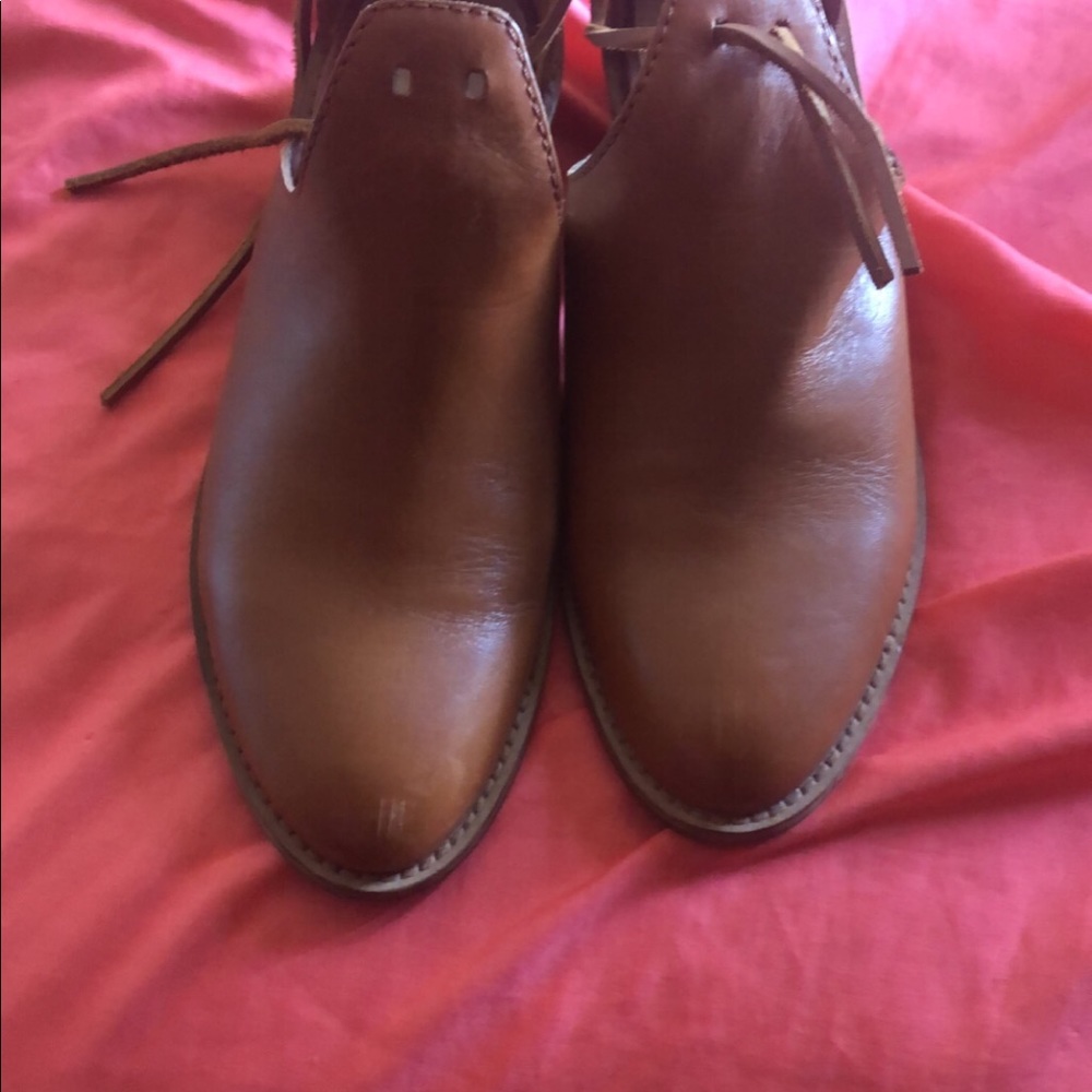 Low cut boot